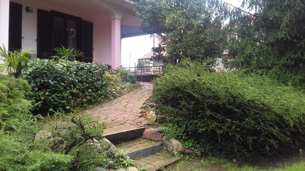 Bed and Breakfast Il Nido Del Pettirosso Borgomanero Exterior foto